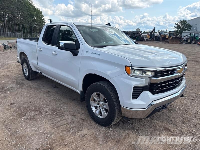 Chevrolet Silverado 1500 LT 4x4 Extended Cab Pickup Otros