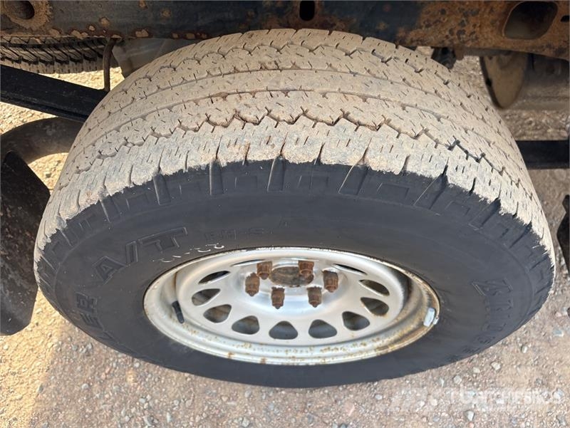 Chevrolet Silverado 1500 4x2 Pickup Outro