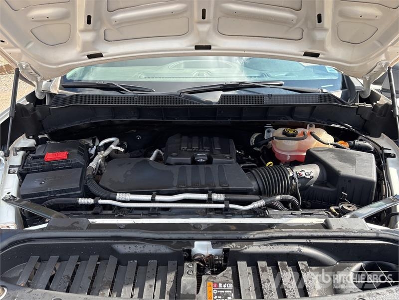 Chevrolet Silverado 1500 4x4 Pickup Outro