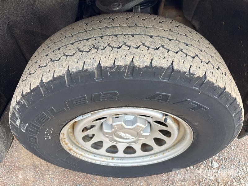 Chevrolet Silverado 1500 4x2 Pickup Outro