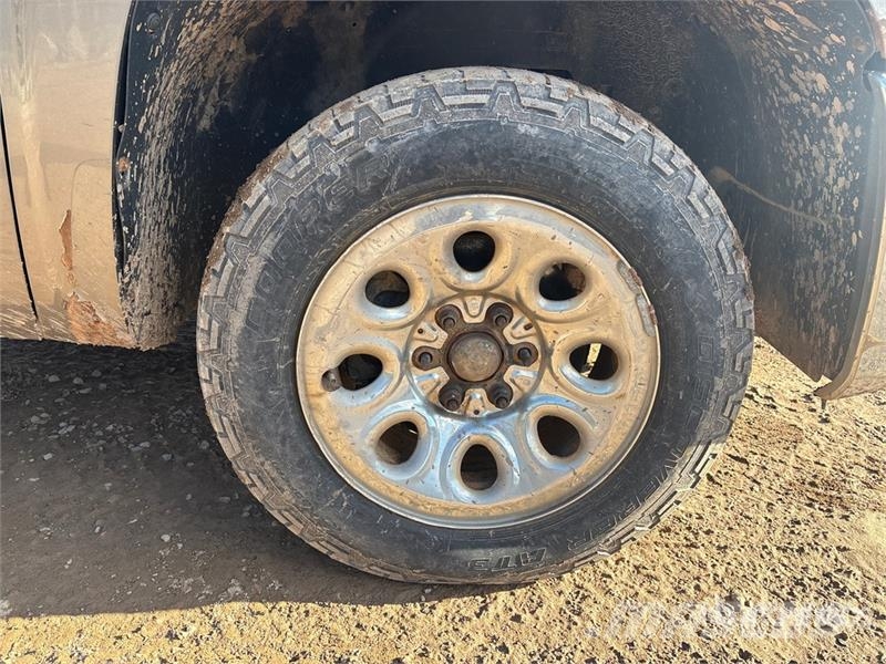 Chevrolet Silverado 1500 LS 4x4 Crew Cab Pickup 其他