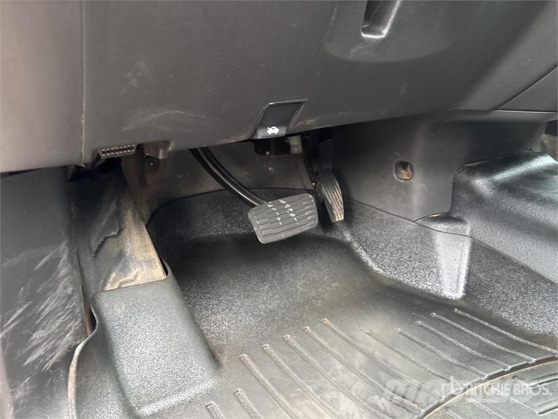 Chevrolet Silverado 1500 4x4 Pickup Outro