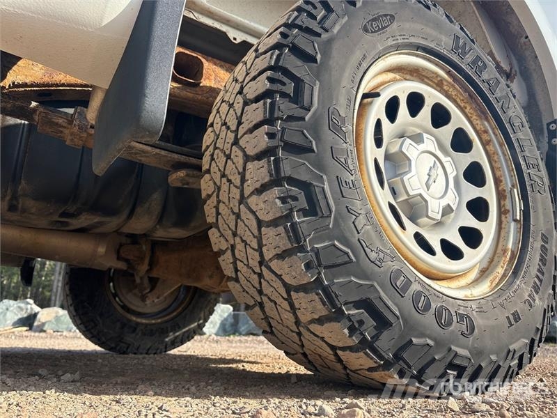 Chevrolet Silverado 1500 4x4 Crew Cab Pickup Outro