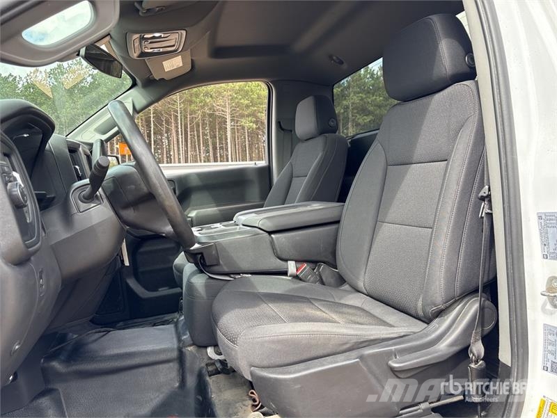 Chevrolet Silverado 1500 4x2 Pickup Outro