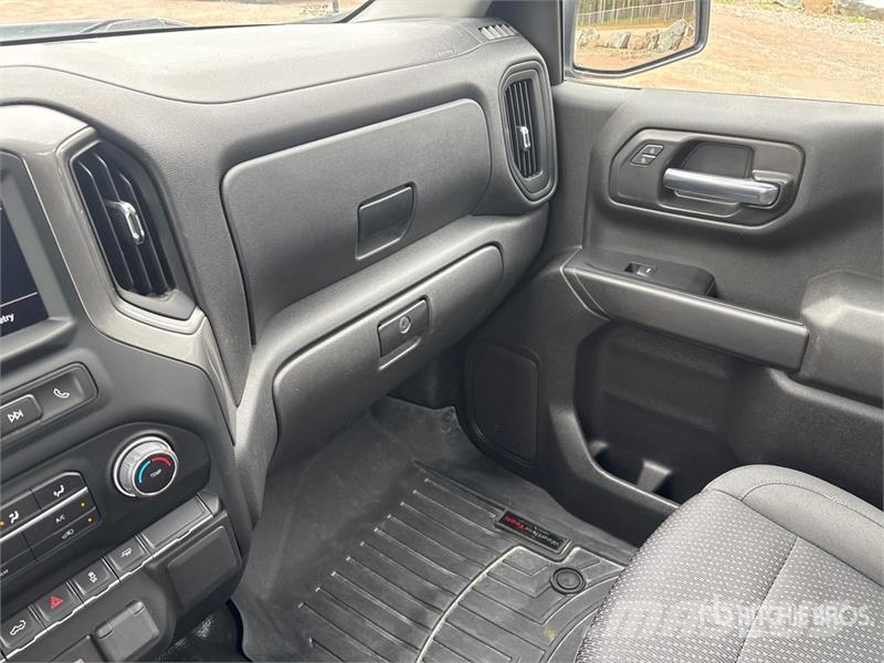 Chevrolet Silverado 1500 4x2 Pickup Outro