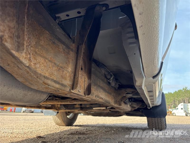Chevrolet Silverado 1500 4x2 Pickup Outro
