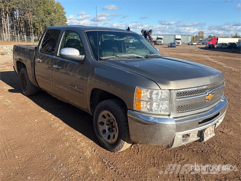 Chevrolet Silverado 1500 LS 4x4 Crew Cab Pickup 其他