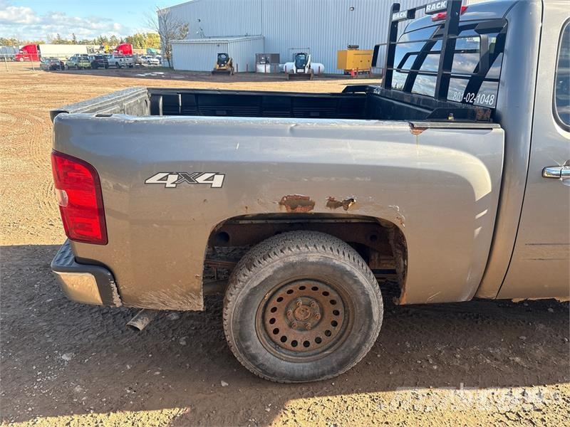 Chevrolet Silverado 1500 LS 4x4 Crew Cab Pickup 其他