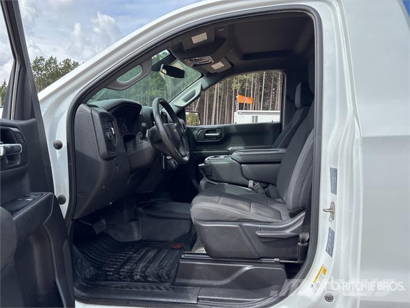 Chevrolet Silverado 1500 4x2 Pickup Outro