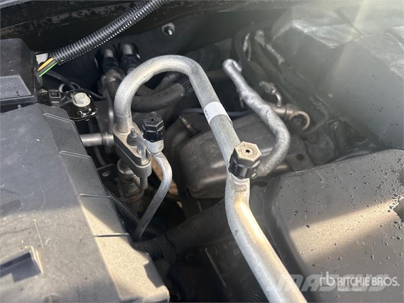 Chevrolet Silverado 1500 4x4 Pickup Outro