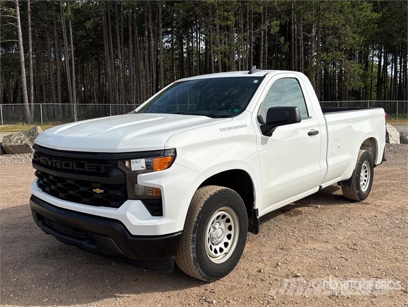 Chevrolet Silverado 1500 4x2 Pickup Outro