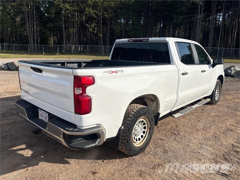Chevrolet Silverado 1500 4x4 Crew Cab Pickup Otros