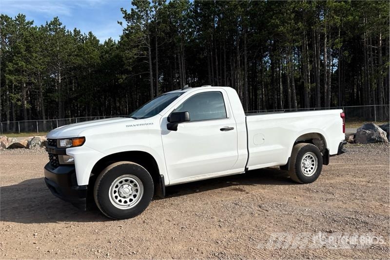 Chevrolet Silverado 1500 4x2 Pickup Outro