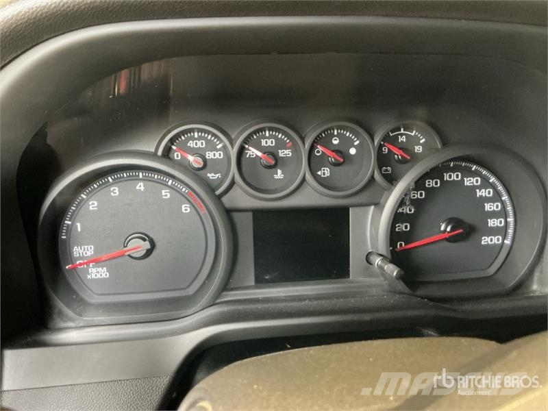 Chevrolet Silverado 1500 4x4 Pickup Outro
