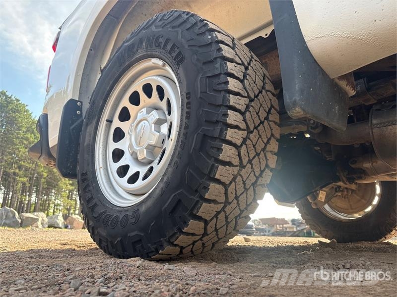 Chevrolet Silverado 1500 4x4 Pickup Outro