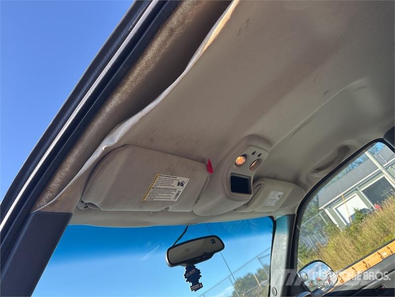 Chevrolet Silverado 1500 4x4 Crew Cab Pickup Egyéb