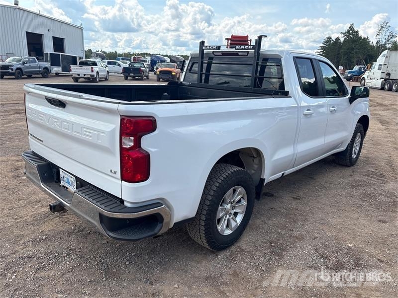 Chevrolet Silverado 1500 LT 4x4 Extended Cab Pickup Otros