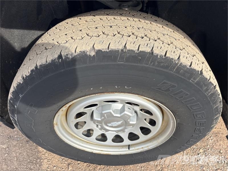 Chevrolet Silverado 1500 4x2 Pickup Outro