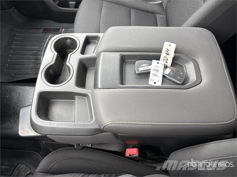 Chevrolet Silverado 1500 4x2 Pickup Outro