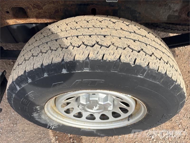 Chevrolet Silverado 1500 4x2 Pickup Outro
