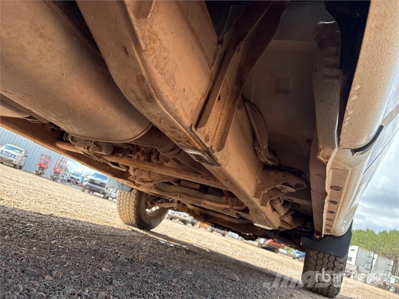 Chevrolet Silverado 1500 4x4 Pickup Outro