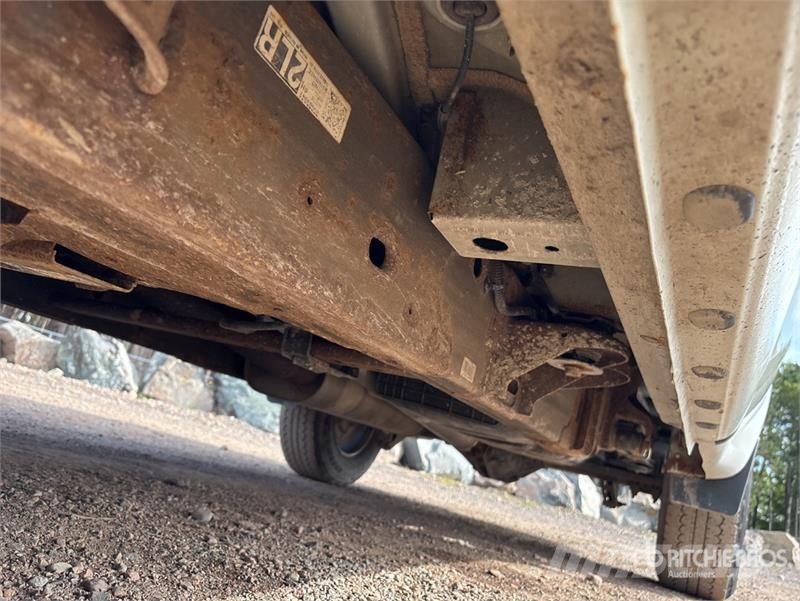 Chevrolet Silverado 1500 4x2 Pickup Outro