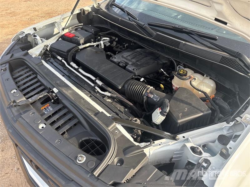 Chevrolet Silverado 1500 4x4 Pickup Outro