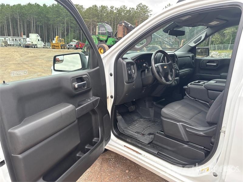 Chevrolet Silverado 1500 4x2 Pickup Outro