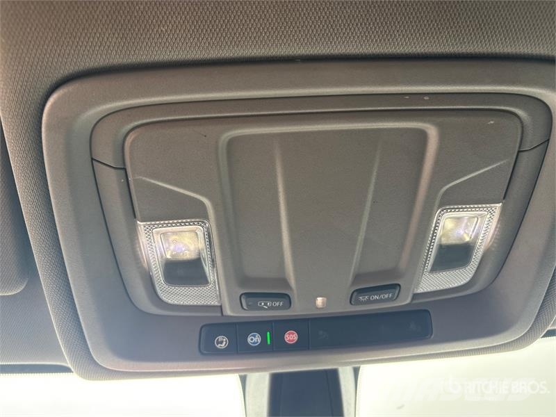 Chevrolet Silverado 1500 4x4 Crew Cab Pickup Outro