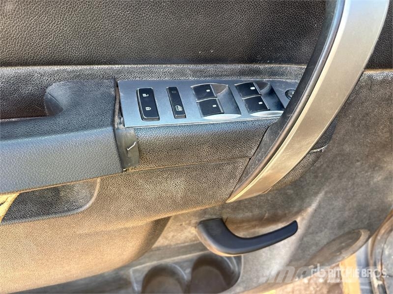 Chevrolet Silverado 1500 LS 4x4 Crew Cab Pickup 其他
