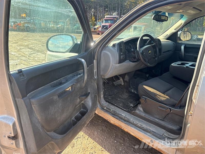 Chevrolet Silverado 1500 LS 4x4 Crew Cab Pickup 其他