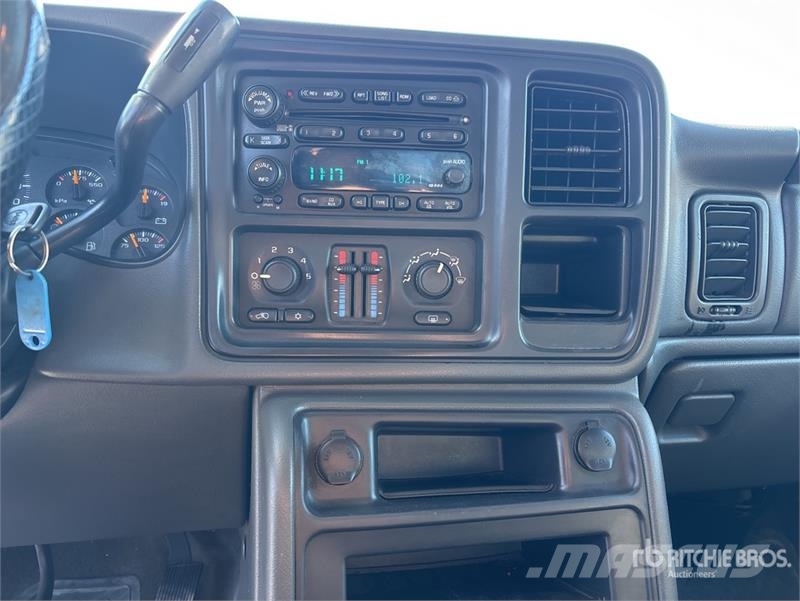 Chevrolet Silverado 1500 4x4 Crew Cab Pickup Egyéb
