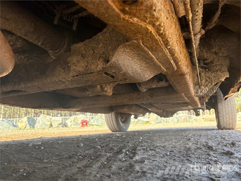 Chevrolet Silverado 1500 LS 4x4 Crew Cab Pickup 其他