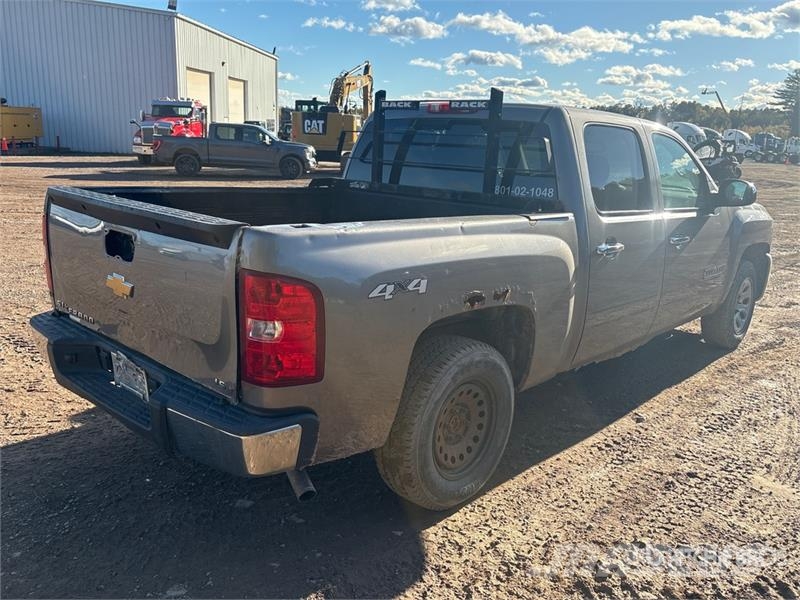 Chevrolet Silverado 1500 LS 4x4 Crew Cab Pickup 其他