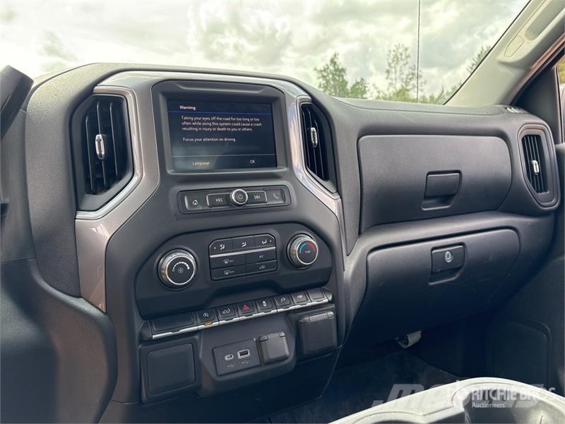 Chevrolet Silverado 1500 4x2 Pickup Outro