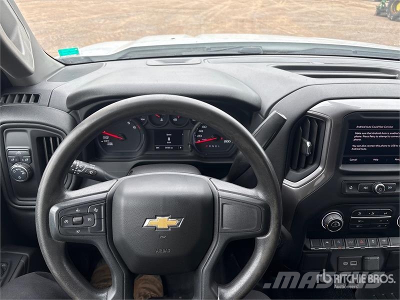 Chevrolet Silverado 1500 4x2 Pickup Outro