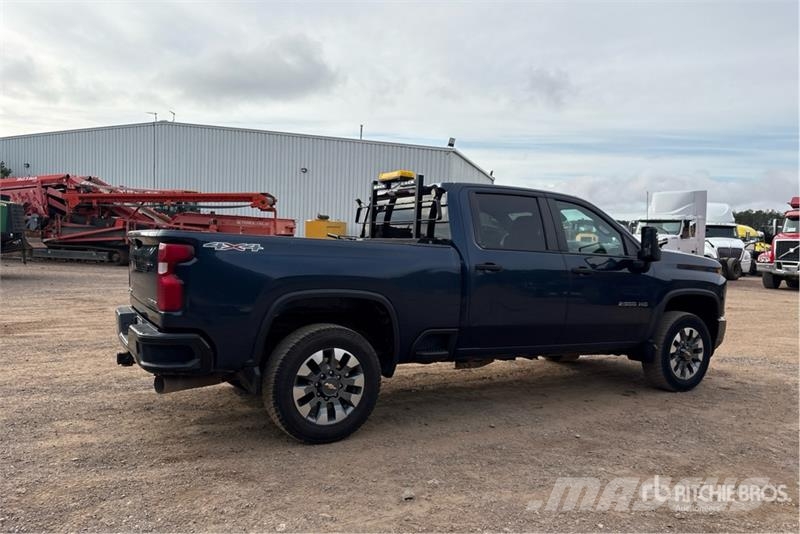 Chevrolet Silverado 2500 HD 4x4 Crew Cab Pickup Otras furgonetas
