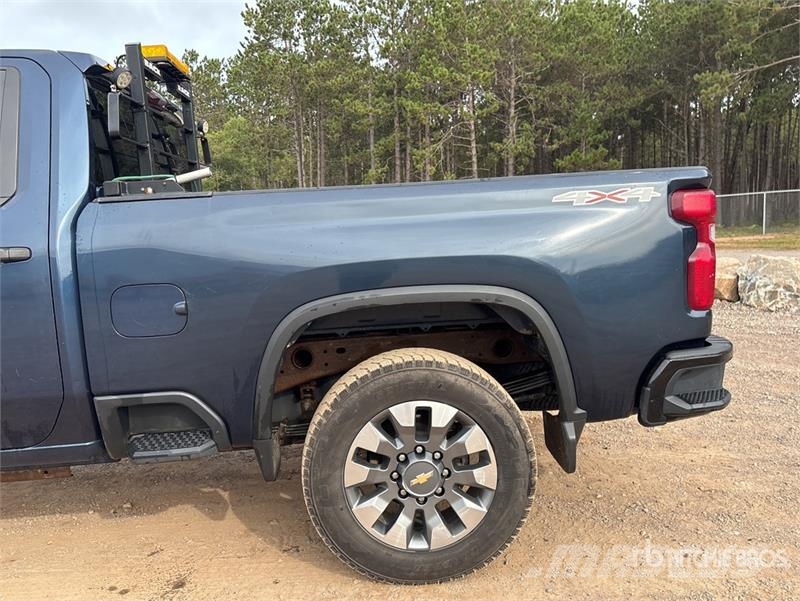 Chevrolet Silverado 2500 HD 4x4 Crew Cab Pickup Otras furgonetas