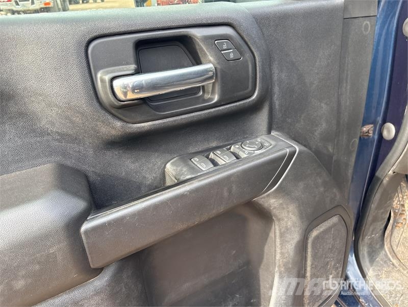 Chevrolet Silverado 2500 HD 4x4 Crew Cab Pickup Otras furgonetas