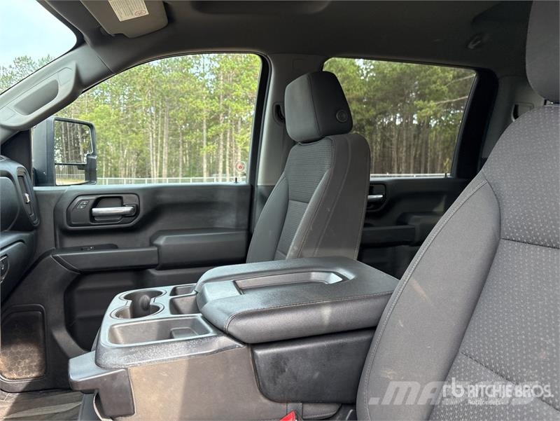 Chevrolet Silverado 2500 HD 4x4 Crew Cab Pickup Otras furgonetas