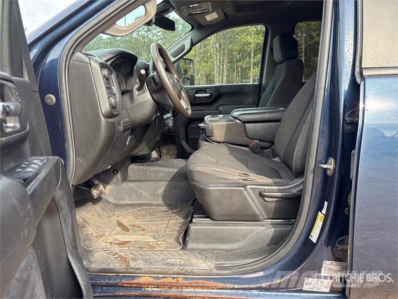Chevrolet Silverado 2500 HD 4x4 Crew Cab Pickup Otras furgonetas
