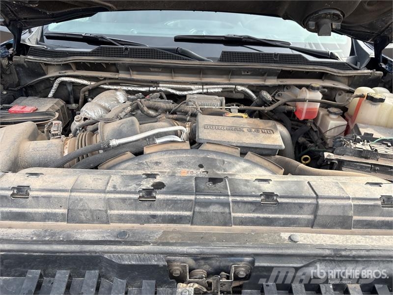 Chevrolet Silverado 2500 HD 4x4 Crew Cab Pickup Otras furgonetas