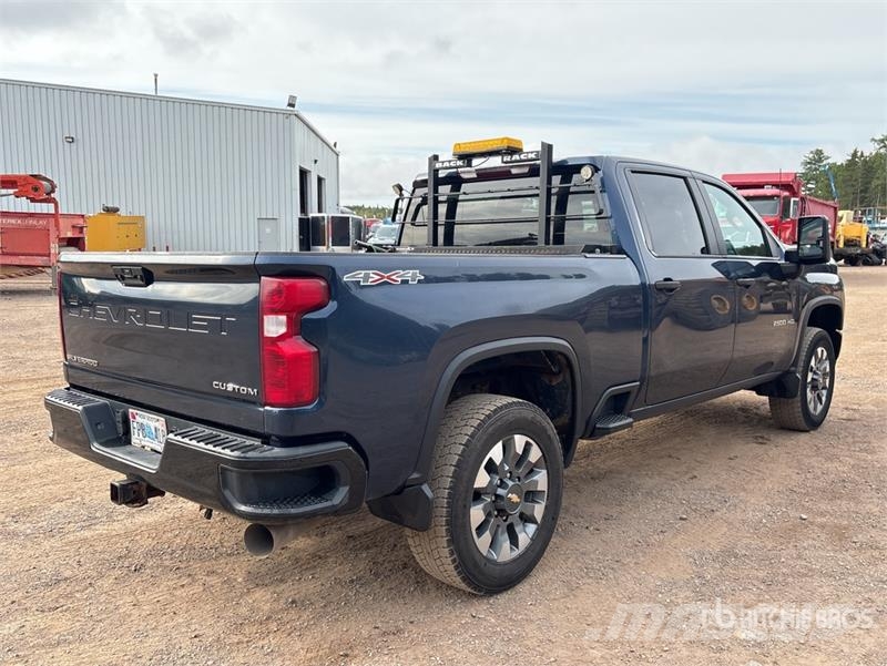 Chevrolet Silverado 2500HD 4x4 Crew Cab Pickup Otros