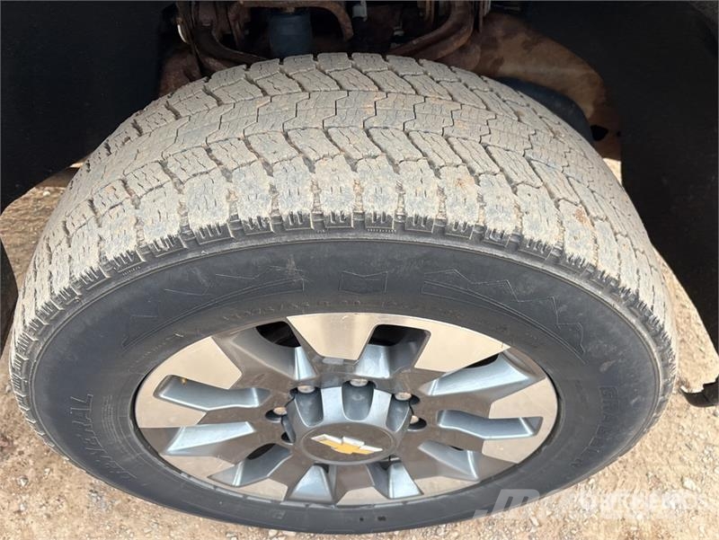 Chevrolet Silverado 2500 HD 4x4 Crew Cab Pickup Otras furgonetas