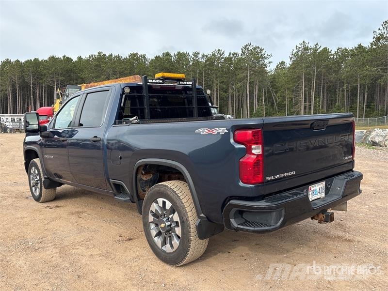 Chevrolet Silverado 2500HD 4x4 Crew Cab Pickup Otros