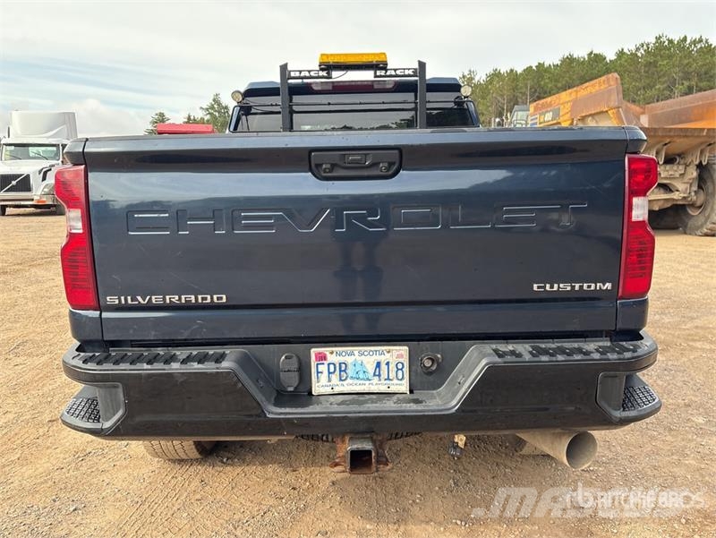 Chevrolet Silverado 2500 HD 4x4 Crew Cab Pickup Otras furgonetas