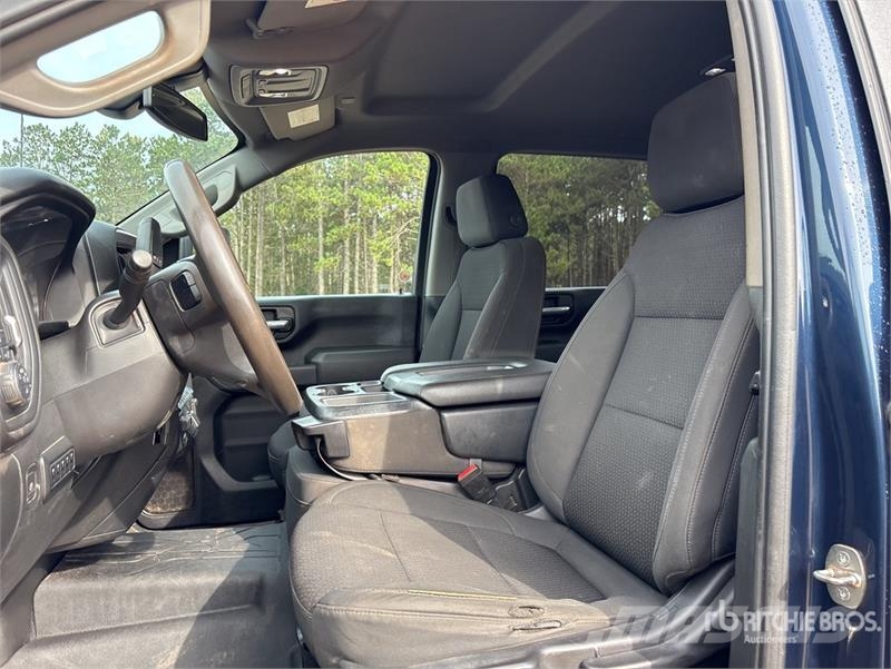Chevrolet Silverado 2500 HD 4x4 Crew Cab Pickup Otras furgonetas