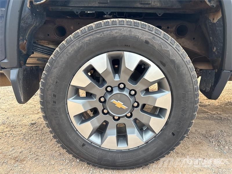 Chevrolet Silverado 2500 HD 4x4 Crew Cab Pickup Otras furgonetas