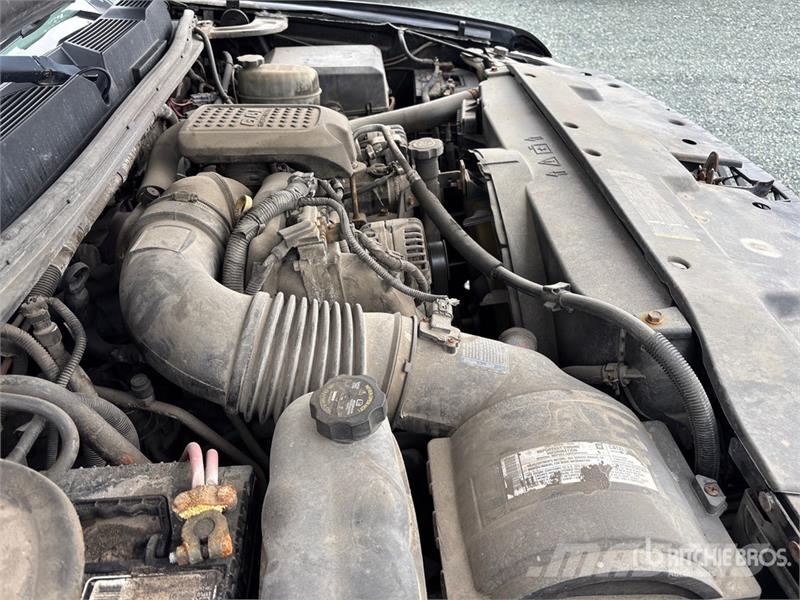 Chevrolet Silverado 3500HD 4x4 Crew Cab Cab and Chassis Cabins and interior