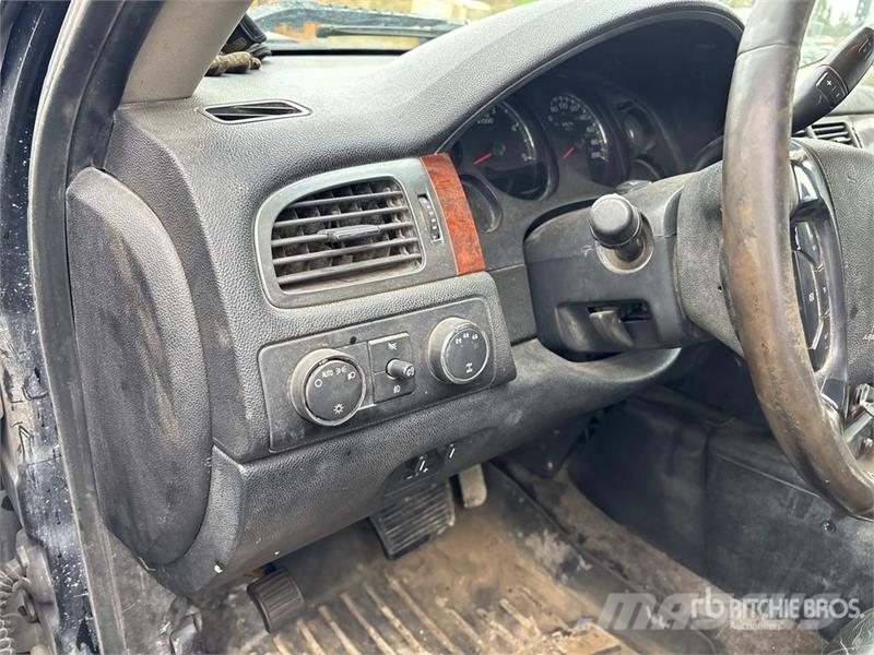 Chevrolet Silverado 3500HD 4x4 Crew Cab Cab and Chassis Hytter och interiör
